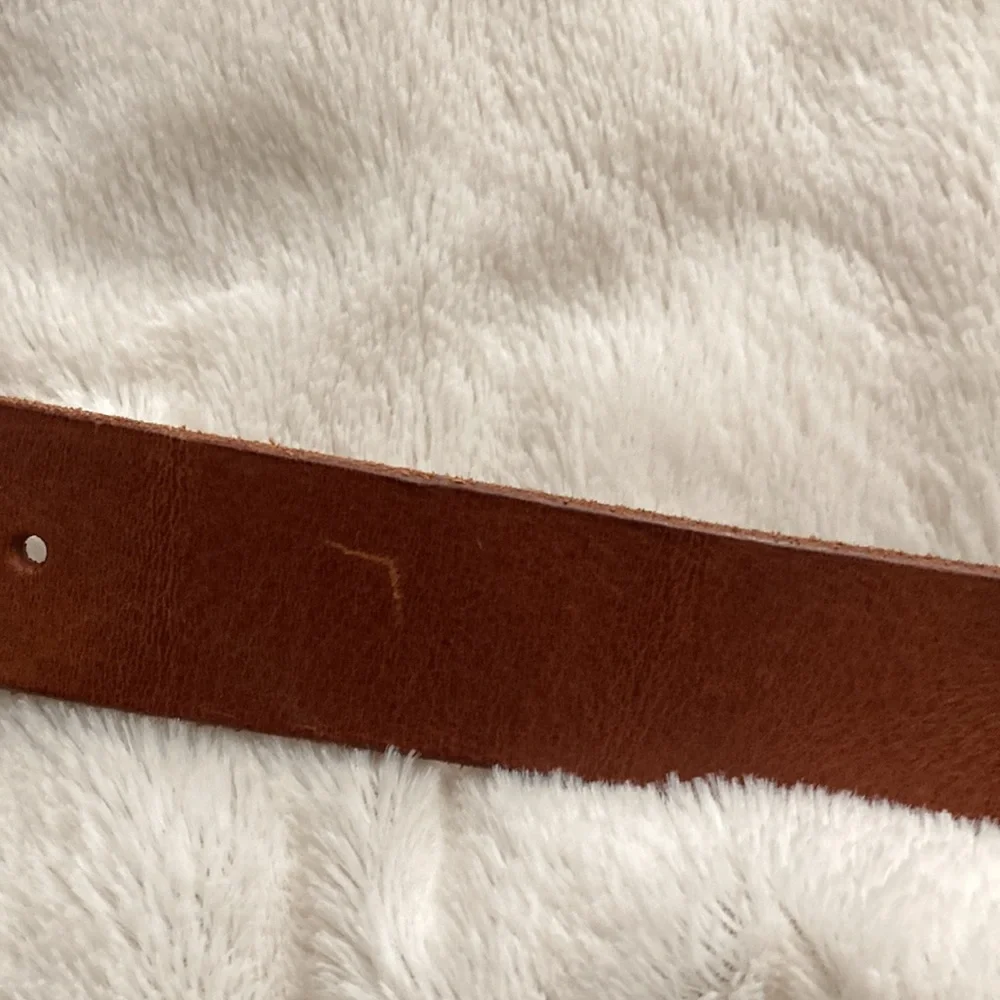 Lobster claw leather belt